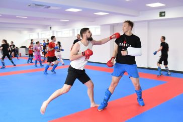 György Dániel Frankó Dániellel edz a szarvasi karateakadémián