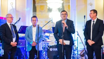 Dr. Kiss Imre plébános, Babák Mihály polgármestere, Domokos László, az Állami Számvevőszék elnöke és Bíró Gyula intézményvezető