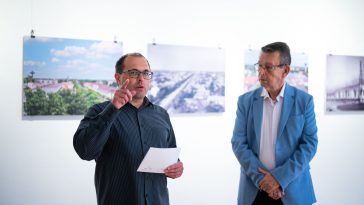 Roszik Zoltán múzeumigazgató és Babák Mihály polgármester a kiállítás megnyitóján