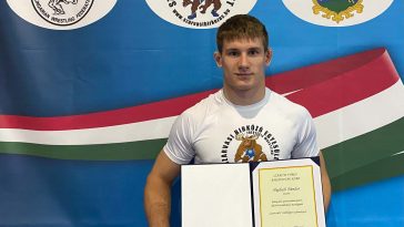 Hajduch Nándor a Szavas Város Barátainak Körétől kapott "Szarvasért" Emléklappal
