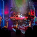 Pénteken este telt ház és pótszéken ülő nézők előtt mutatta be a Békéscsabai Jókai Színház Fenyő Miklós – Tasnádi István: Made in Hungária című musicaljét a Szarvasi Vízi Színházban