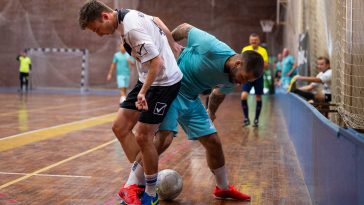Roberto Moleri (Hooligans/fehérben) és Zahorecz Krisztián (Gallicoop/türkiz) csatája