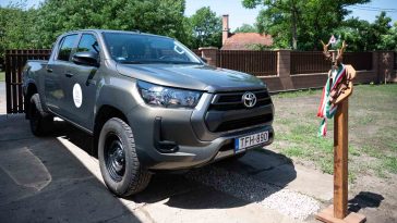 Békésszentandrási Tessedik Sámuel Vadásztársaság Magyar Falu Program támogatásával beszerzett új Toyota Hilux típusú terepjárója