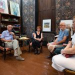 Prokai Gábor művészettörténész, Lous Stuijfzand és Lóránt János a kiállítás megnyitóján