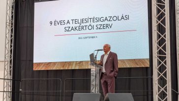 Bődi János, a Békés Megyei Kereskedelmi és Iparkamara általános alelnöke tartott előadást a Békés Megyei Építőipari Kiállításon, Ingatlanbörzén és Családi Napon