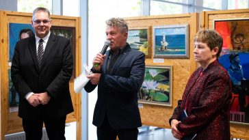 Gaál Roland, Korbely István és Terhesné Szekera Ilona a kiállítás megnyitóján