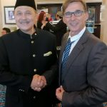 Dimas Wahab, Indonézia magyarországi nagykövete és Szikszai Csaba, a Békés Megyei Kereskedelmi és Iparkamara Külgazdasági és EU-integrációs Osztályának osztályvezetője