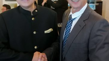 Dimas Wahab, Indonézia magyarországi nagykövete és Szikszai Csaba, a Békés Megyei Kereskedelmi és Iparkamara Külgazdasági és EU-integrációs Osztályának osztályvezetője