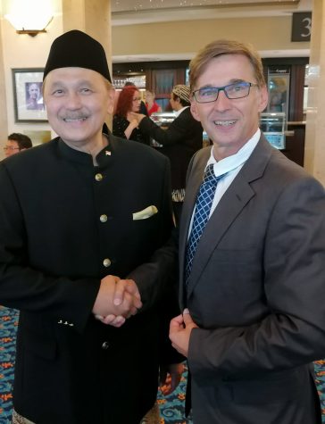 Dimas Wahab, Indonézia magyarországi nagykövete és Szikszai Csaba, a Békés Megyei Kereskedelmi és Iparkamara Külgazdasági és EU-integrációs Osztályának osztályvezetője