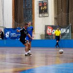 Gyekiczki Istvánnak sűrűn kellett a zsebébe nyúlnia a Nagyrét Farm (feketében) és a Turul (kékben) összecsapásán