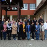 Vajdás tanárok az országos tanártiltakozások reggelén 2022. október 5-én iskolájuk előtt