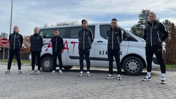 Indulnak a szarvasi karatésok a diákolimpiára