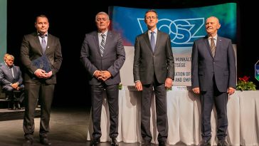 Bődi Péter, az INTEGRÁL Építő Zrt. vezérigazgatója, Eppel János, a Vállalkozók és Munkáltatók Országos Szövetségének elnöke, Varga Mihály pénzügyminiszter és dr. Lits József, a VOSZ Ellenőrző Bizottságának elnöke