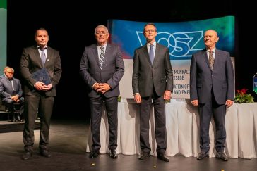 Bődi Péter, az INTEGRÁL Építő Zrt. vezérigazgatója, Eppel János, a Vállalkozók és Munkáltatók Országos Szövetségének elnöke, Varga Mihály pénzügyminiszter és dr. Lits József, a VOSZ Ellenőrző Bizottságának elnöke