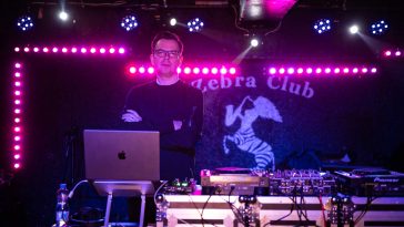 Schőn Peti, alias DJ Schőn a Zebrában zenélt tegnap este