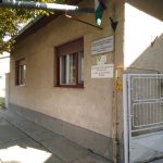 A Fő utca 20. alatt található Család - és Gyermekjóléti Szolgálat épülete
