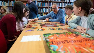 Fürj Erik iskolásoknak segít eligazodni a játék szabályai között