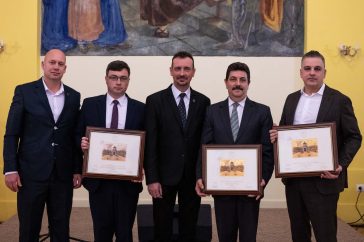 Zakar Mihály műszaki vezető (CORTEVA), Czinkóczky Csaba üzemvezető (CORTEVA), Molnár Etele alpolgármester, Domján Balázs élelmiszergyártási igazgató (GALLICOOP), és Szín Csaba, a COOL4U tulajdonosa