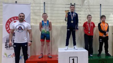 Sükösd Attila (balról) tanítványa, Darvas Krisztián két kategóriában is aranyat nyert, és elhozhatta a legjobb vidéki versenyzőnek járó kupát
