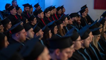 Friss diplomások talárban 2023. február 3-án Szarvason