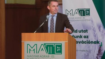Dr. Gyuricza Csaba, a MATE rektora a projekt nyitó sajtótájékoztatóján Gödöllőn.