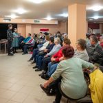 Molnár Ábel az Aranykor Nyugdíjas Egyesületnek tartott élménybeszámolót a Cervinus Teátrum Pinceklubjában