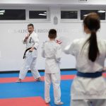 Kanazawa mester két katat, formagyakorlatot elemzett, majd küzdelem kombinációk következtek a közel háromórás edzésen.