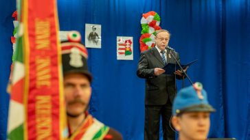 Károlyi-huszárok álltak díszőrséget Csabacsűdön