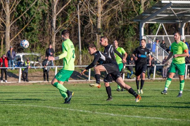 Bány Bence első félidei 3 találatával 3–0-ra nyert a Szarvasi FC 1905 Medgyesbodzás ellen.