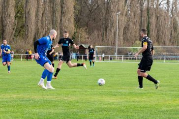 Bány Bence és Furár Róbert, illetve Takács János (kékben)