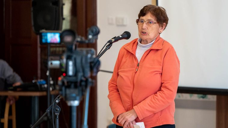 Bődi Mária Áprily Lajos: Tavasz a Házsongárdi temetőben című versét hozta el hallgatóságának.