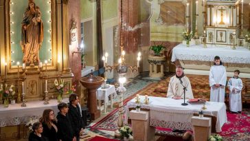 Böjte Csaba a szarvasi Szent Klára katolikus templomban misézett.