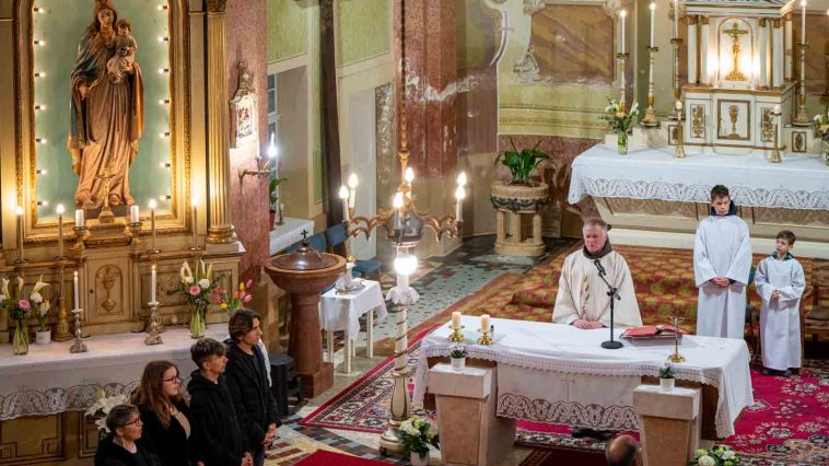 Böjte Csaba a szarvasi Szent Klára katolikus templomban misézett.