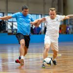 Az új nevezések átírták a korábbi papírformákat. András Gábor (Gólgyártók) és a Gallicoophoz igazolt Tasi Kristóf küzdelme a labdáért.