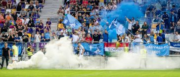 Öröm a lelátón a Szarvasi FC 1905 gólját követően.