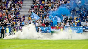Öröm a lelátón a Szarvasi FC 1905 gólját követően.