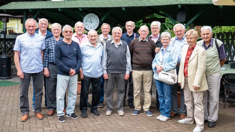 A veterán kézilabdázók 13. találkozójának résztvevői.