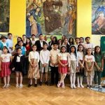 Romanap a Fő tériben.