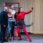 Timkó János (Jay Morrison), Szvrcsek Anita (Bonnie Sparks), Boronyák Gergely (Chuck Galluccio) és Vanya Tímea (Gail Hildebrandt) a Sors bolondjai című darabban 2022. július 22-én.