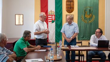 Dr. Kiss Imre plébános búcsúzik a csabacsűdi testülettől 2023. július 27-én.