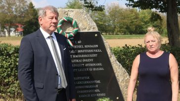 Fáth József polgármester és dr. Lipcseiné Czifra Magdolna.