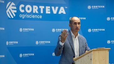 Igor Teslenko, a Corteva EMEA régiójának elnöke a vállalat szarvasi vetőmagüzemében tartott Média Klub eseményen 2023. szeptember 5-én.