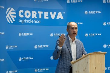 Igor Teslenko, a Corteva EMEA régiójának elnöke a vállalat szarvasi vetőmagüzemében tartott Média Klub eseményen 2023. szeptember 5-én.