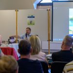 A múlt velünk él című helytörténeti kiadvány bemutatóján Bendek Erika beszélgetett a szerzővel, Hévizi Róberttel.