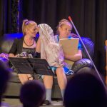 Tatár Bianka és Karap Diána a Cervinus Teátrum „Női érvek garancia nélkül” című zenés játékában.