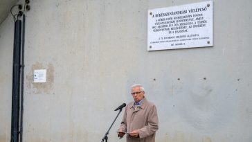 Dorogi István emlékezett a kubikosokra október 15-én a békésszentandrási duzzasztóműnél.