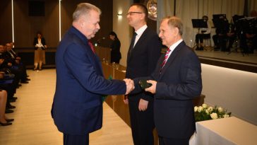 A kitüntetést Tusjak Tamásnak Rétvári Bence, a Belügyminisztérium parlamenti államtitkára és dr. Túrós András, az Országos Polgárőr Szövetség elnöke adta át.