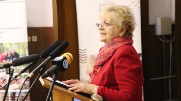 Szakács Mihályné dr., Marica néni, a gyakorlóintézmény és a kar egykori vezetője.