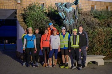 A Szarvasi Vízi Színház elöl indult az Achilles-napi futócsapat.