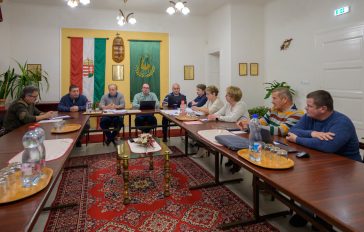 ülésezik Csabacsűd Nagyközség Önkormányzatának képviselő-testülete 2023. november 14-én.